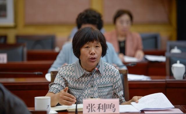 区政府常务会议邀请公众代表列席 共议“环保管家”服务，推进生态文明建设