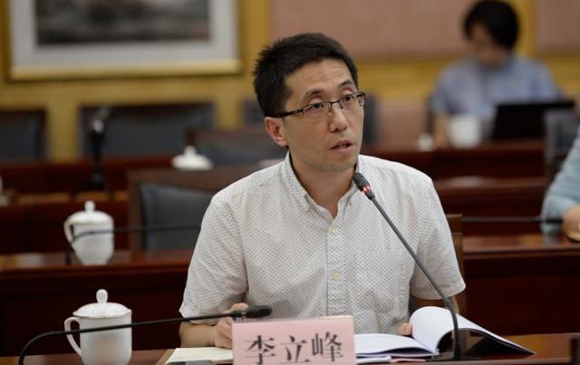 区政府常务会议邀请公众代表列席 共议“环保管家”服务，推进生态文明建设