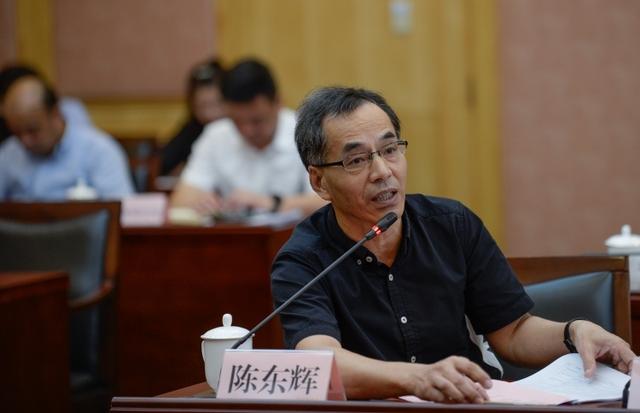 区政府常务会议邀请公众代表列席 共议“环保管家”服务，推进生态文明建设