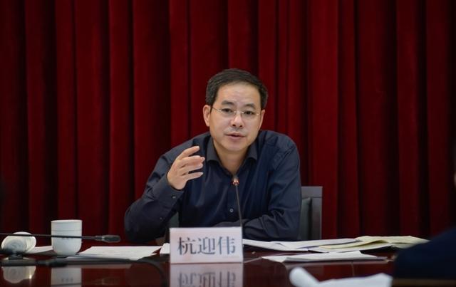 区政府常务会议邀请公众代表列席 共议“环保管家”服务，推进生态文明建设