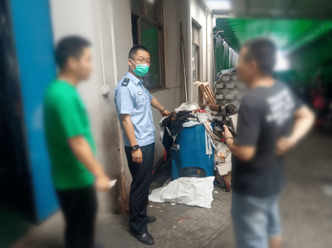 企业随意倾倒工业固废，立案处罚！盛泽大力查处非法倾倒工业固废行为